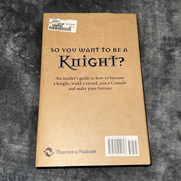 Knight : The Medieval Warrior's (unofficial) Manual by Michael Prestwich​​ - Picture 2 of 3